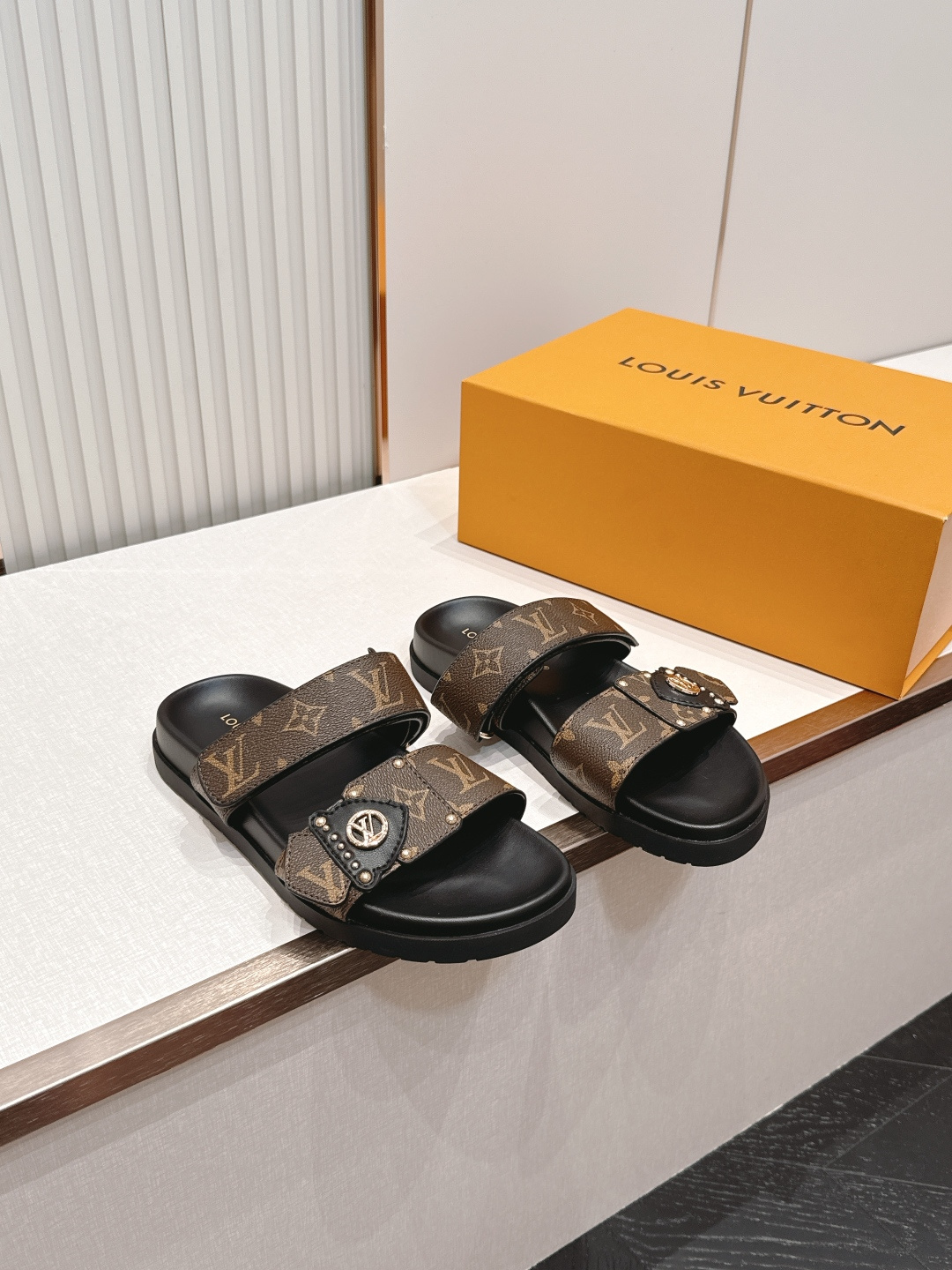 顶级版本 男士+10Louis vuitt..驴牌ss26 new arrival～好看的拖鞋LV X 