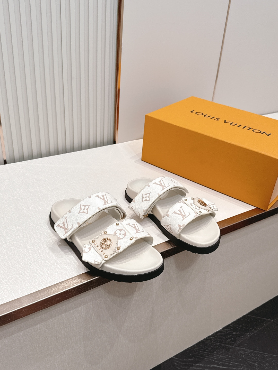 顶级版本 男士+10Louis vuitt..驴牌ss26 new arrival～好看的拖鞋LV X 