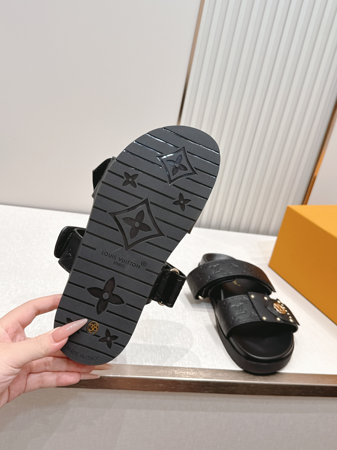 顶级版本 男士+10Louis vuitt..驴牌ss26 new arrival～好看的拖鞋LV X 