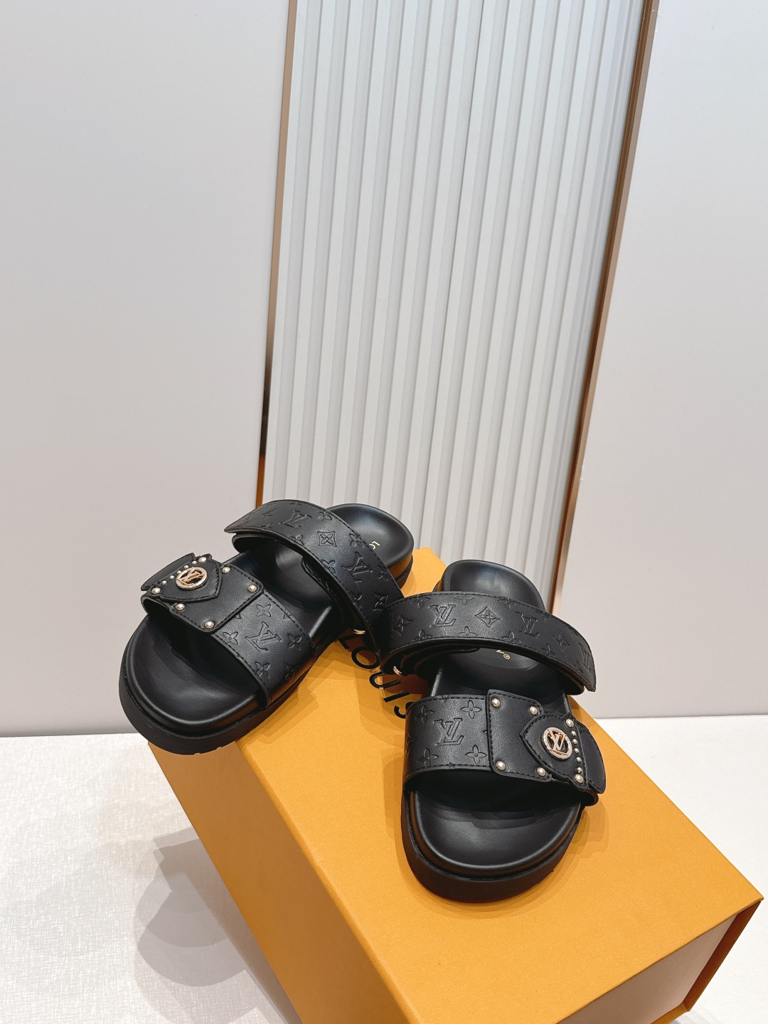 顶级版本 男士+10Louis vuitt..驴牌ss26 new arrival～好看的拖鞋LV X 