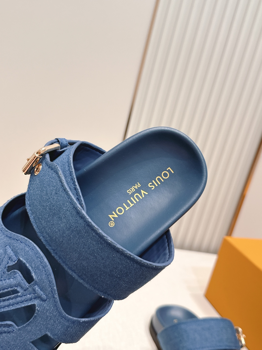 顶级版本：（配✈️飞机盒）Louis vuitt..ss26 new arrival～情侣款拖鞋LV I