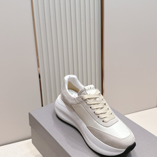 HOGAN 霍根2026新款泡芙厚底休闲运动鞋 全新整体鞋型线条优美且具动感,将不同功能的鞋身部分融合为 HOGAN 霍根2026新款泡芙厚底休闲运动鞋 全新整体鞋型线条优美且具动感,将不同功能的鞋身部分融合为
