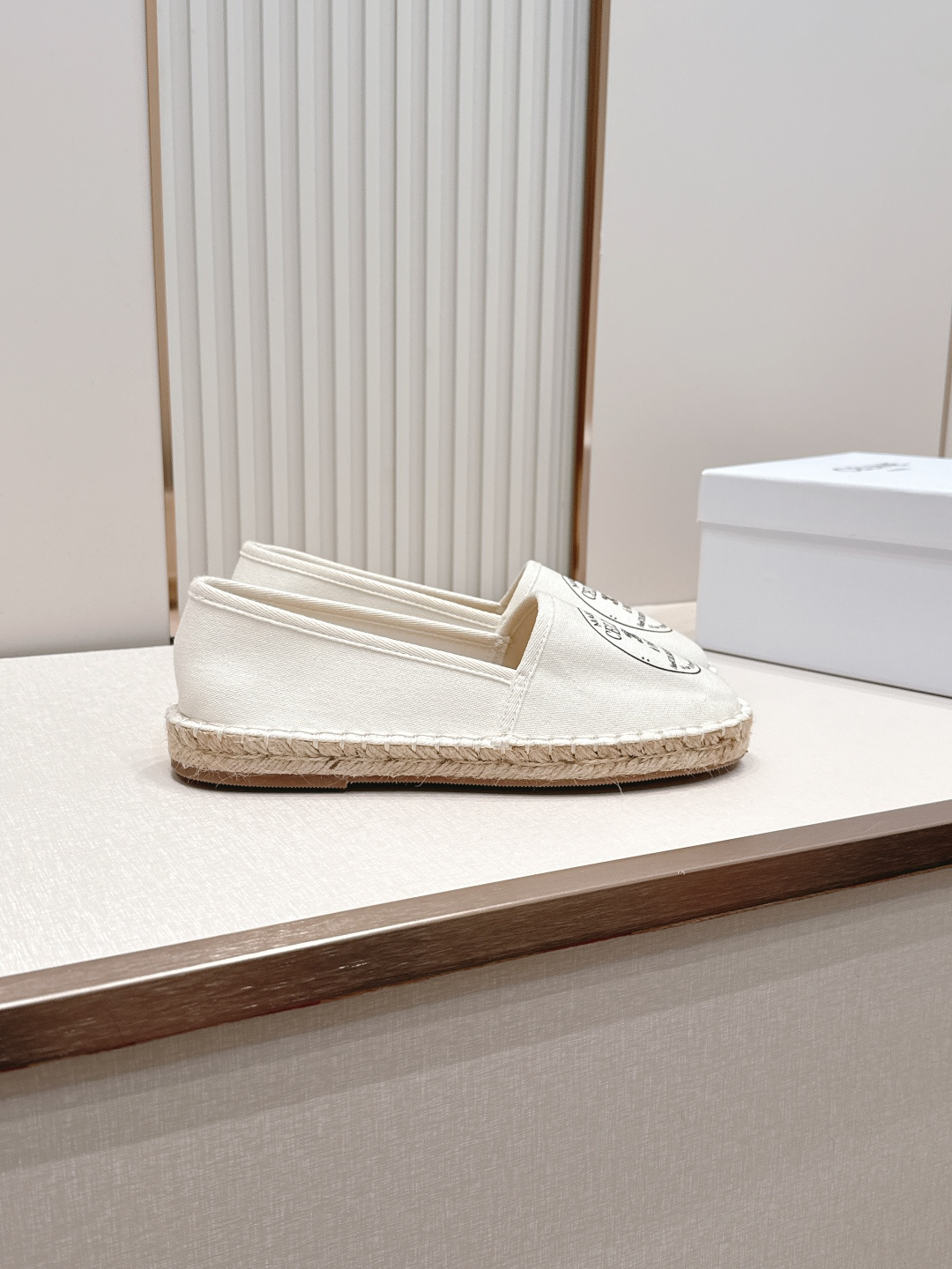 【CELINE·思琳】赛琳MAISON系列春夏最新款帆布渔夫鞋超多明星网红种草 鞋头印有“MAISON 