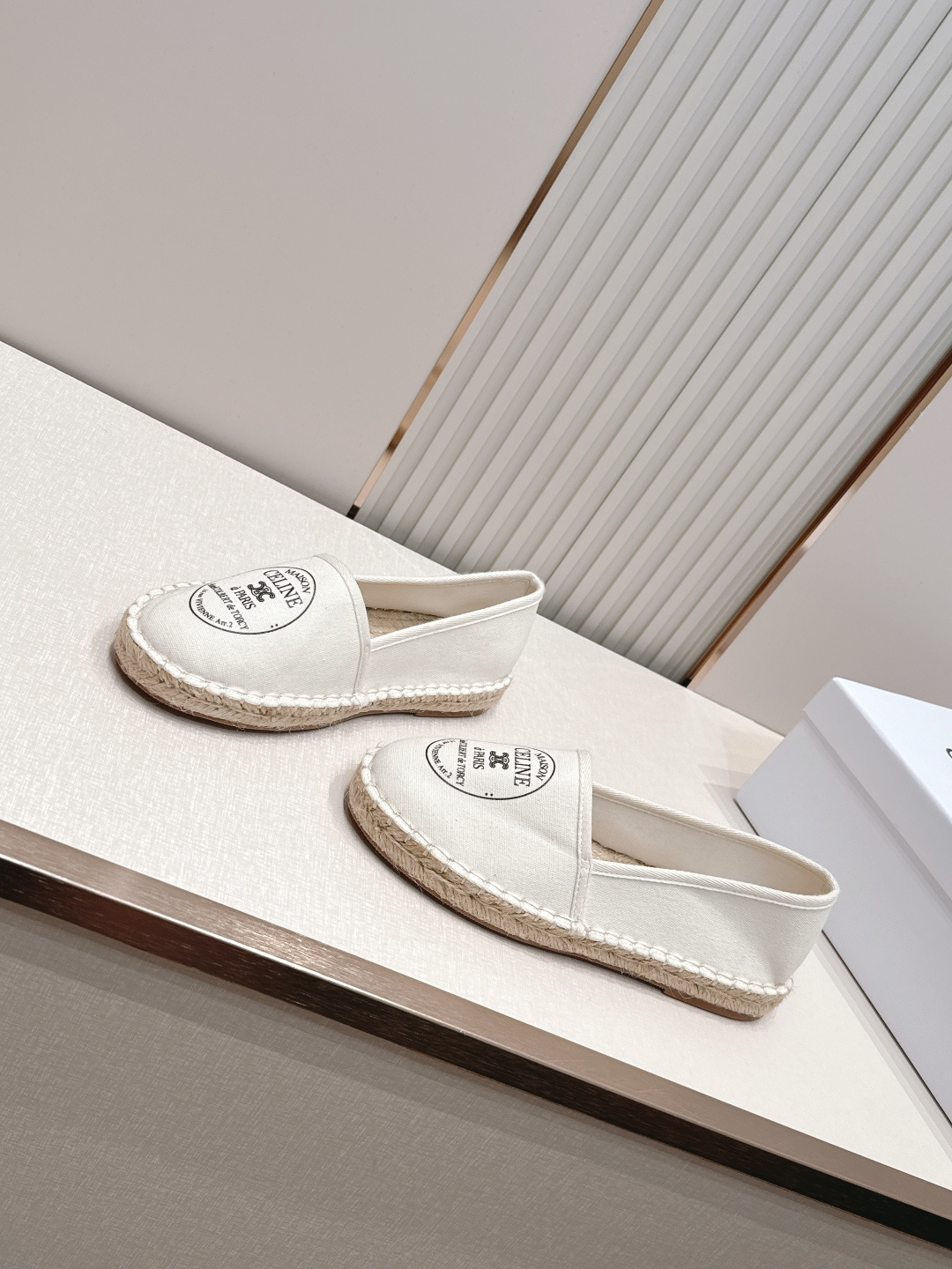 【CELINE·思琳】赛琳MAISON系列春夏最新款帆布渔夫鞋超多明星网红种草 鞋头印有“MAISON 