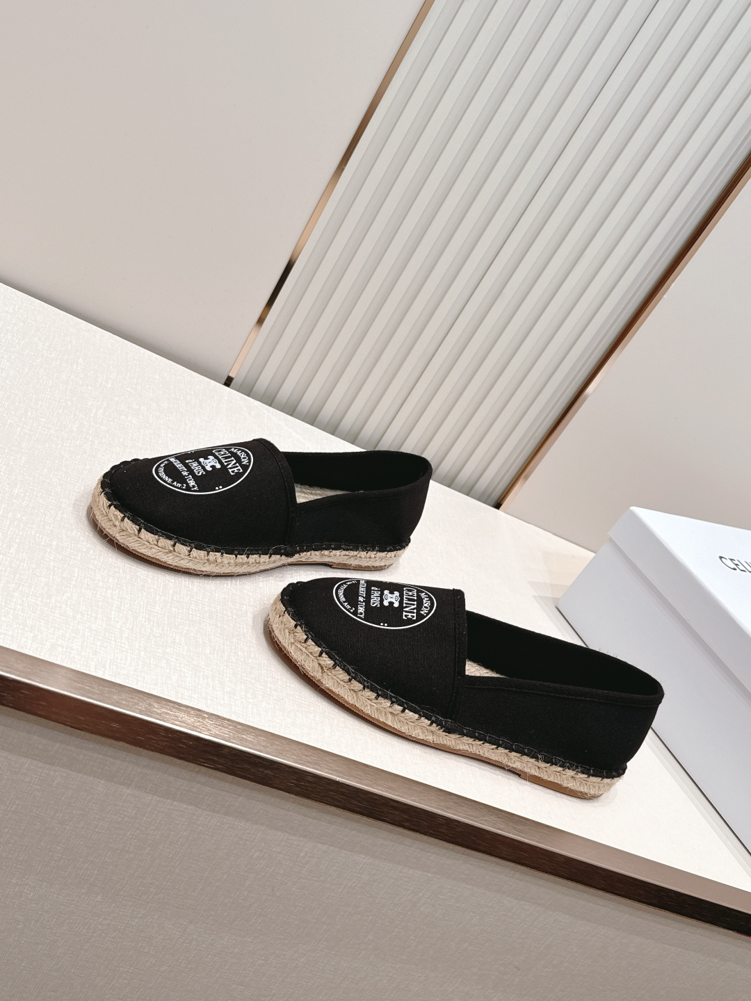 【CELINE·思琳】赛琳MAISON系列春夏最新款帆布渔夫鞋超多明星网红种草 鞋头印有“MAISON 