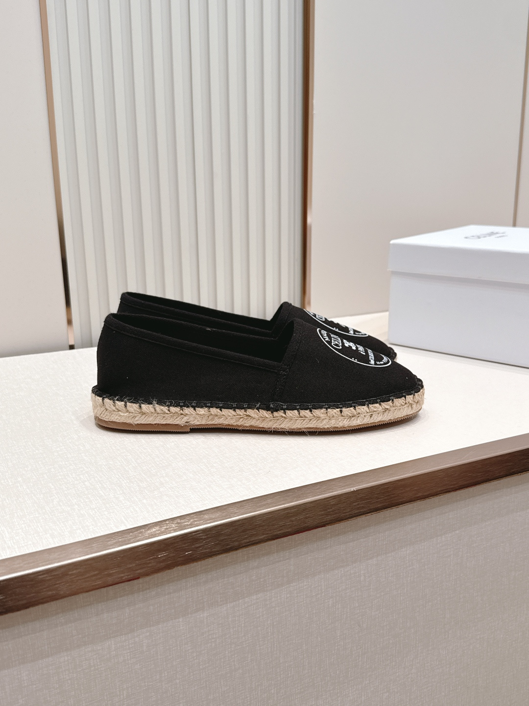 【CELINE·思琳】赛琳MAISON系列春夏最新款帆布渔夫鞋超多明星网红种草 鞋头印有“MAISON 