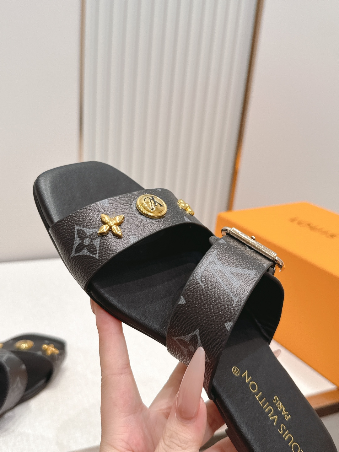 Louis vuitt..ss26 new arrival～凉拖鞋LV Isola凉鞋，搭配经典老花 五