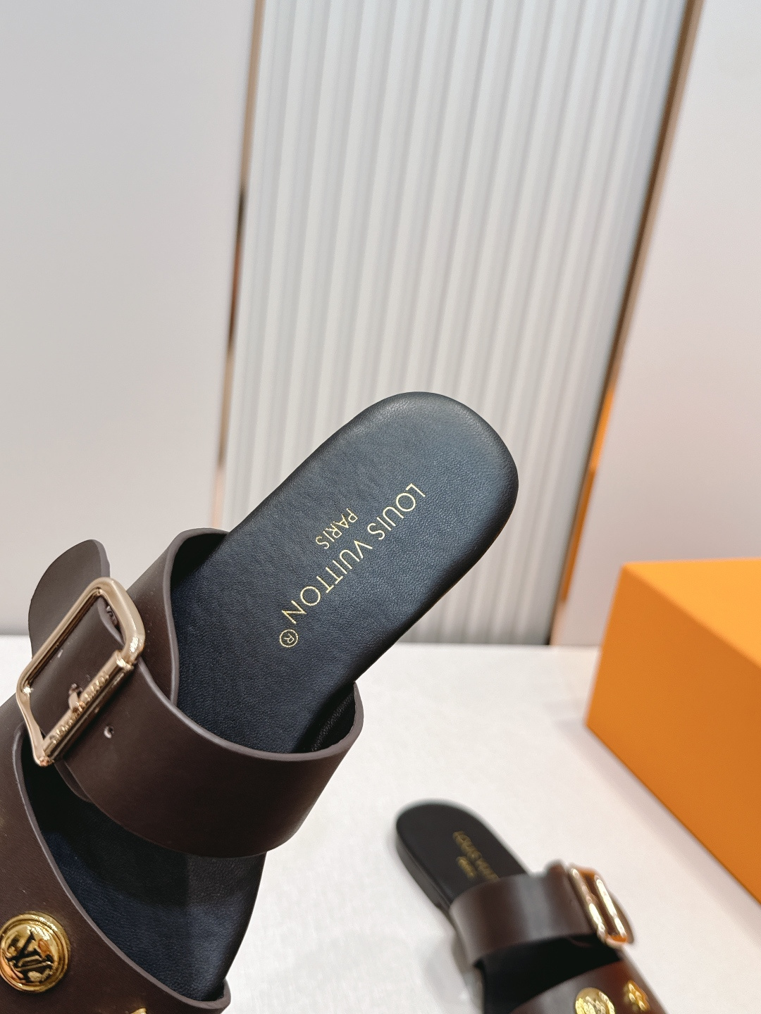 Louis vuitt..ss26 new arrival～凉拖鞋LV Isola凉鞋，搭配经典老花 五