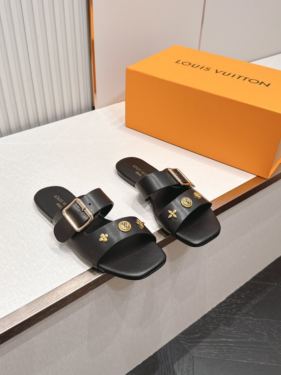 Louis vuitt..ss26 new arrival～凉拖鞋LV Isola凉鞋，搭配经典老花 五
