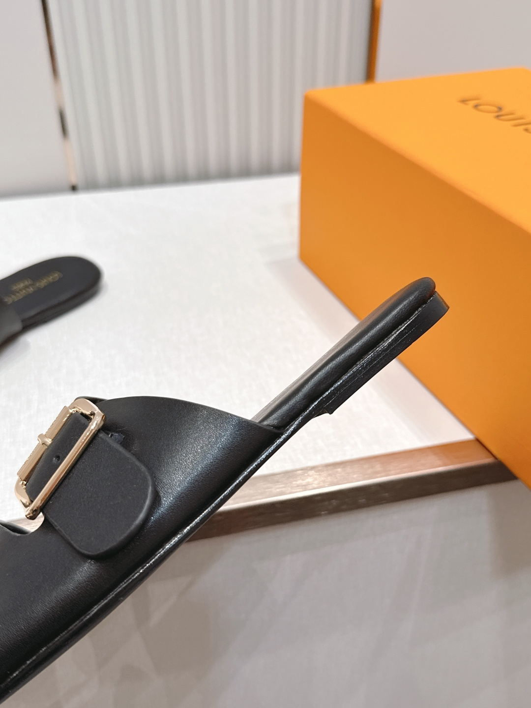 Louis vuitt..ss26 new arrival～凉拖鞋LV Isola凉鞋，搭配经典老花 五