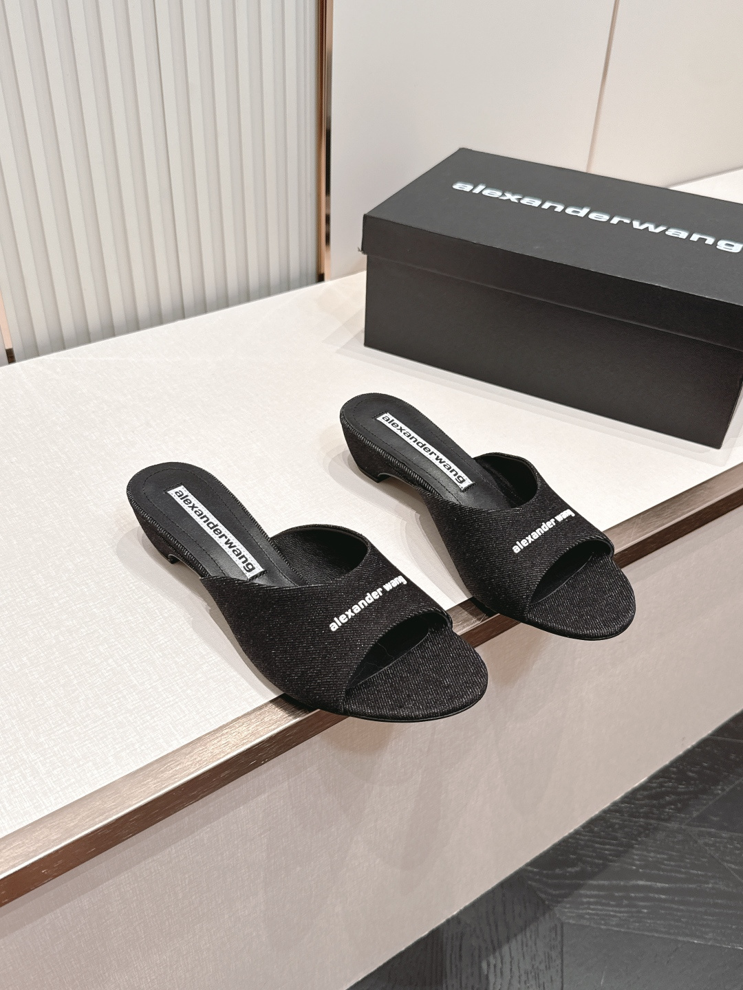 Alexander Wang26亚历山大王ss夏季新款中跟拖鞋夏日炸街神器，随性，经典版型，自带酷飒质感
