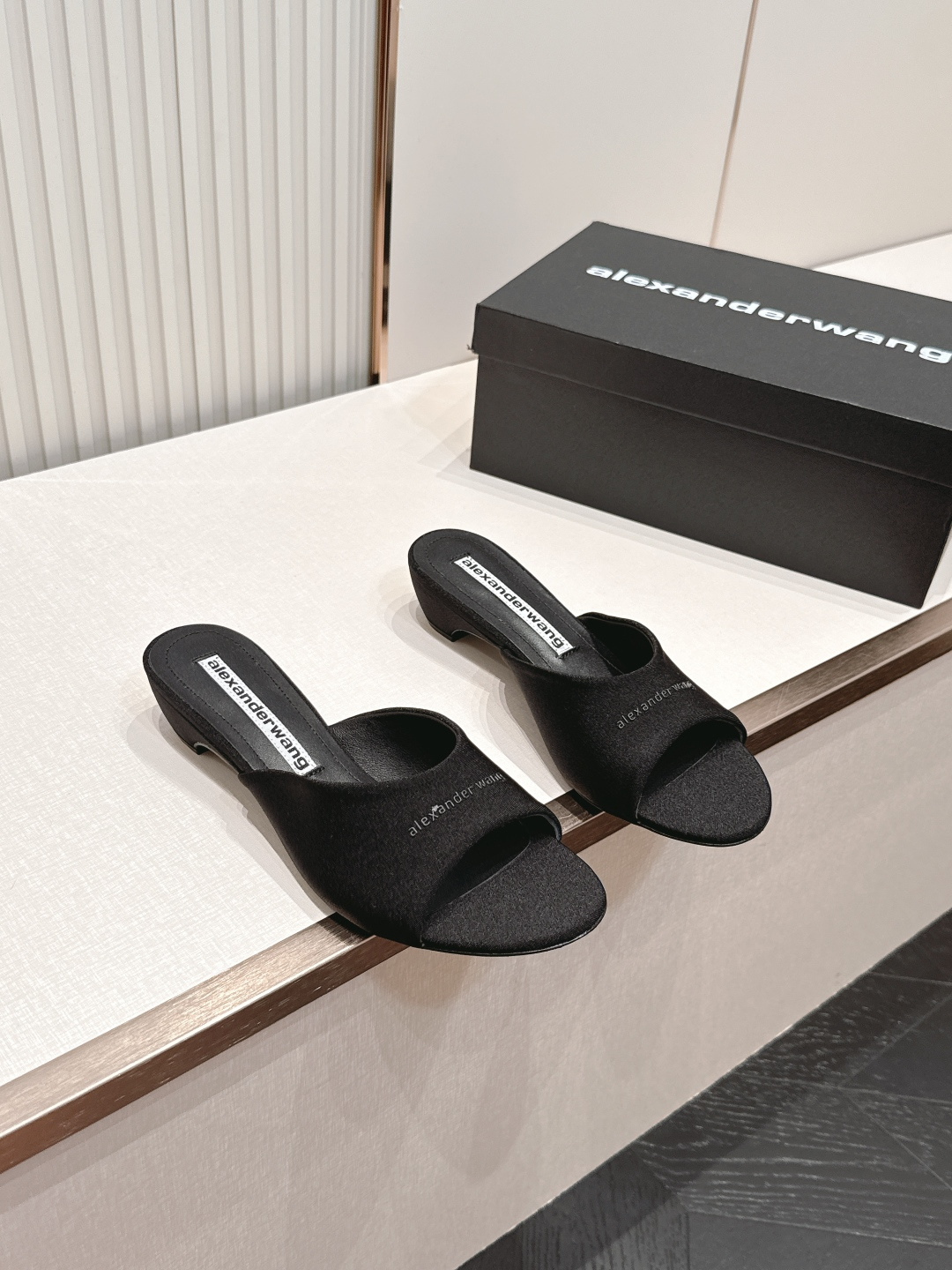 Alexander Wang26亚历山大王ss夏季新款中跟拖鞋夏日炸街神器，随性，经典版型，自带酷飒质感