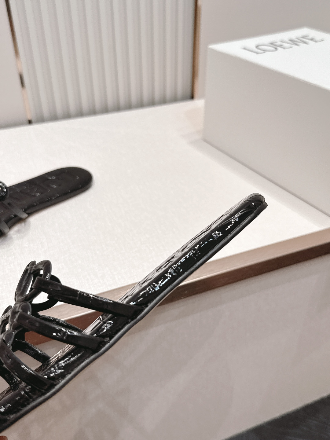 平底款  LOEWE 罗意威 26ss春夏新品拖鞋系列品牌经典鞋面 高级优雅 让你念念不忘 颜色也很耐看