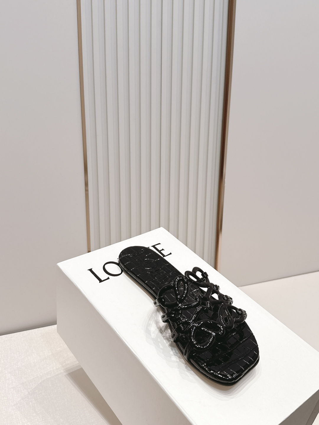 平底款  LOEWE 罗意威 26ss春夏新品拖鞋系列品牌经典鞋面 高级优雅 让你念念不忘 颜色也很耐看