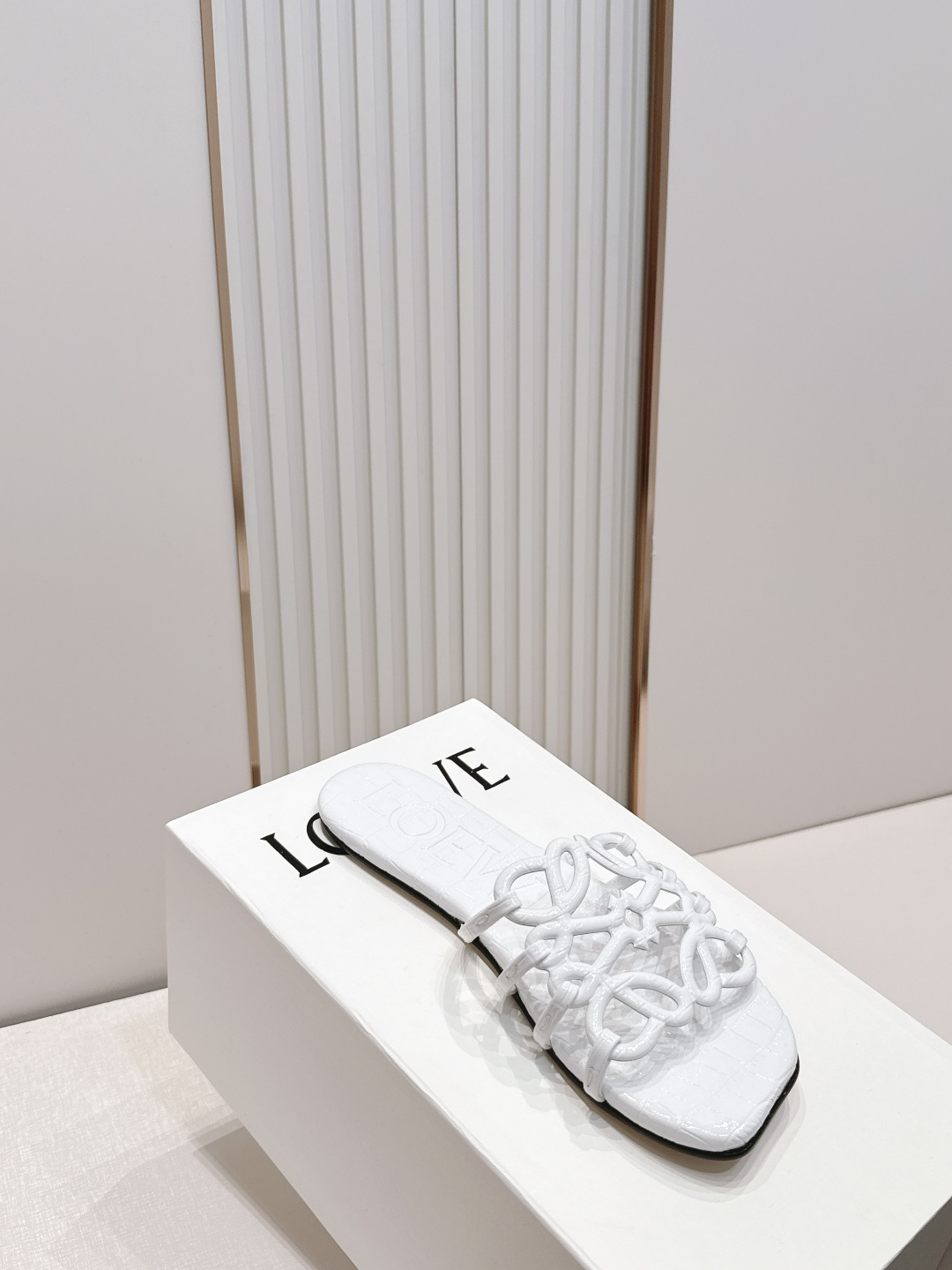 平底款  LOEWE 罗意威 26ss春夏新品拖鞋系列品牌经典鞋面 高级优雅 让你念念不忘 颜色也很耐看