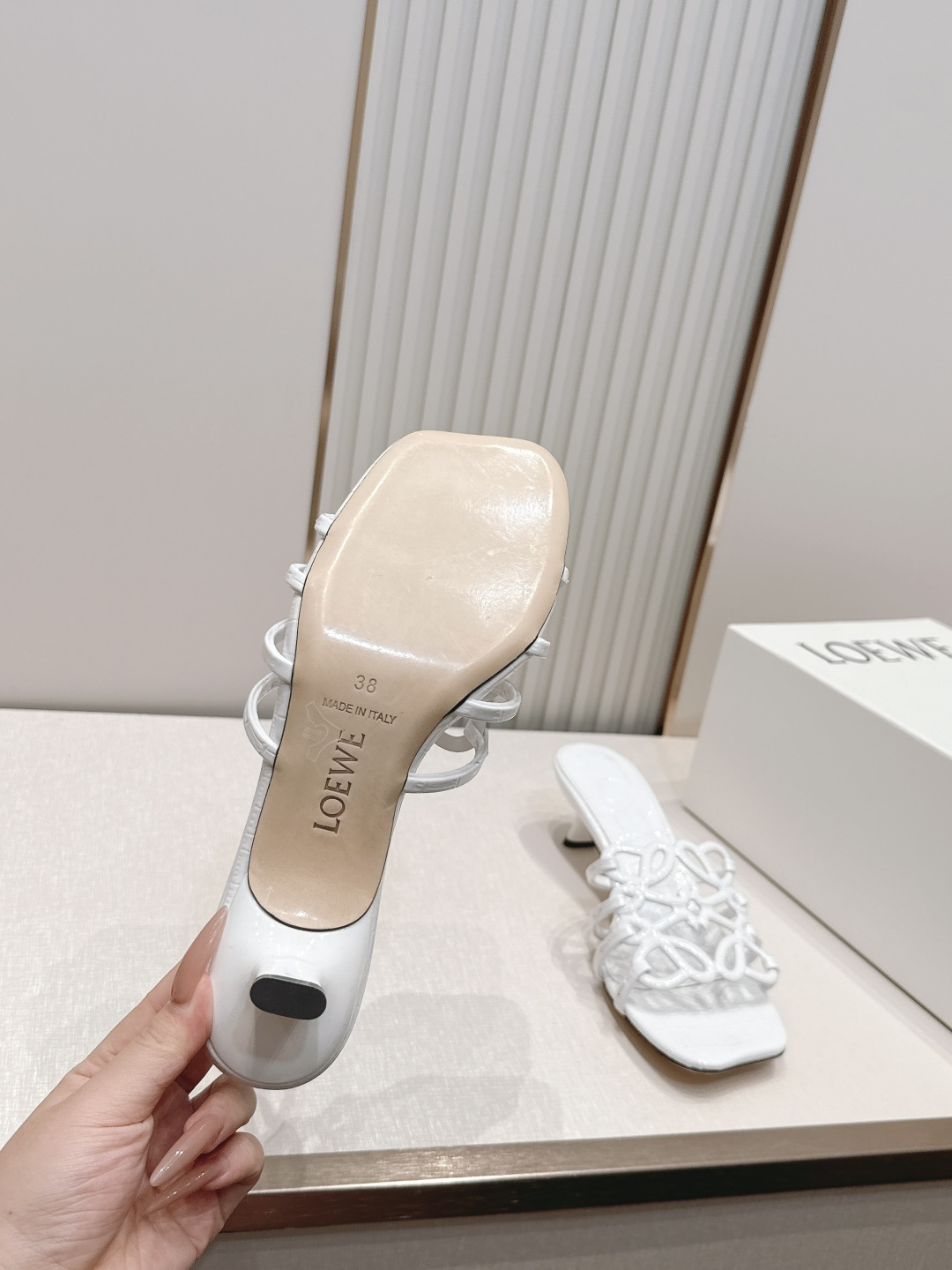 小高跟款  LOEWE 罗意威 26ss春夏新品拖鞋系列品牌经典鞋面 高级优雅 让你念念不忘 颜色也很耐