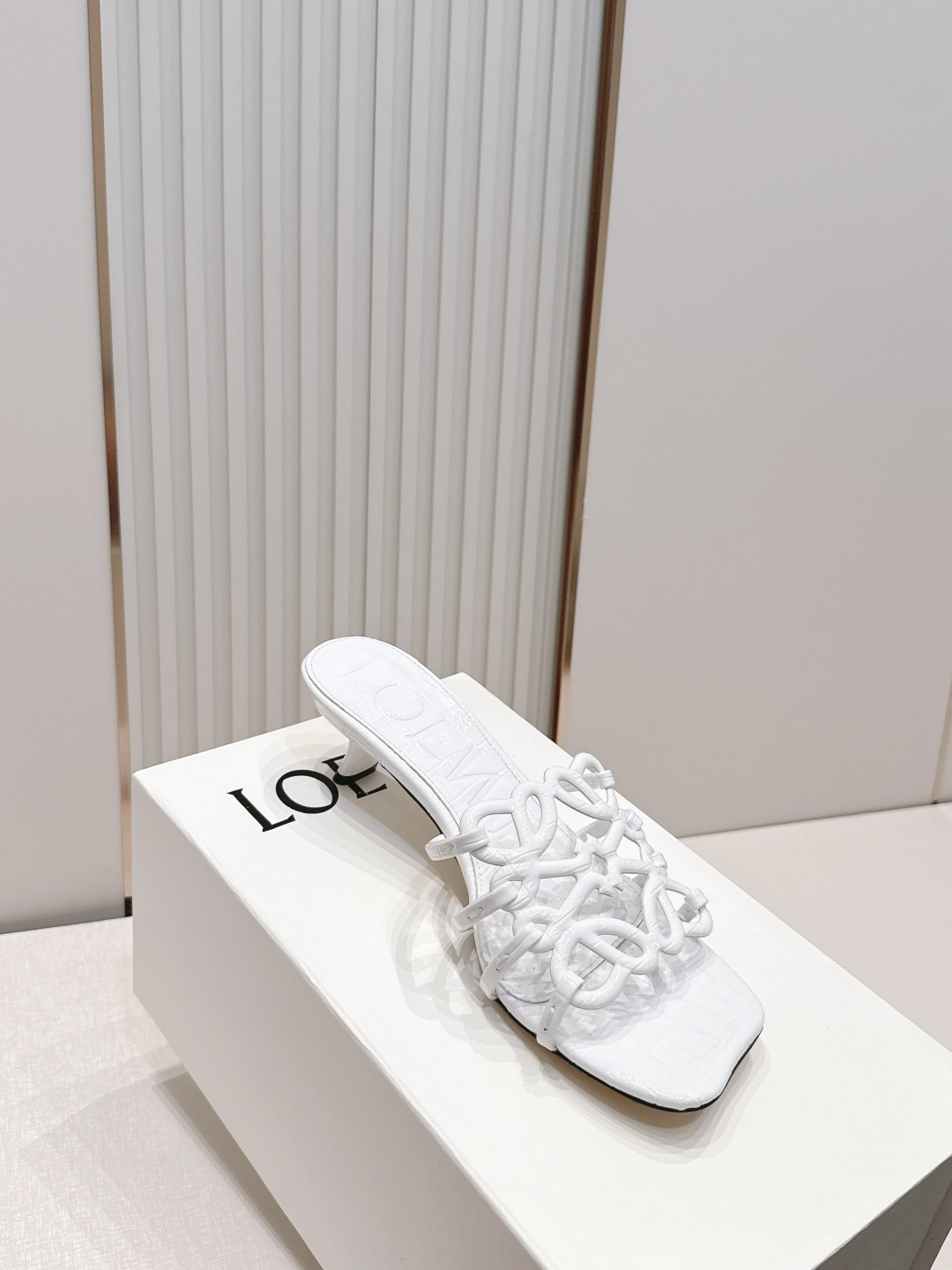 小高跟款  LOEWE 罗意威 26ss春夏新品拖鞋系列品牌经典鞋面 高级优雅 让你念念不忘 颜色也很耐