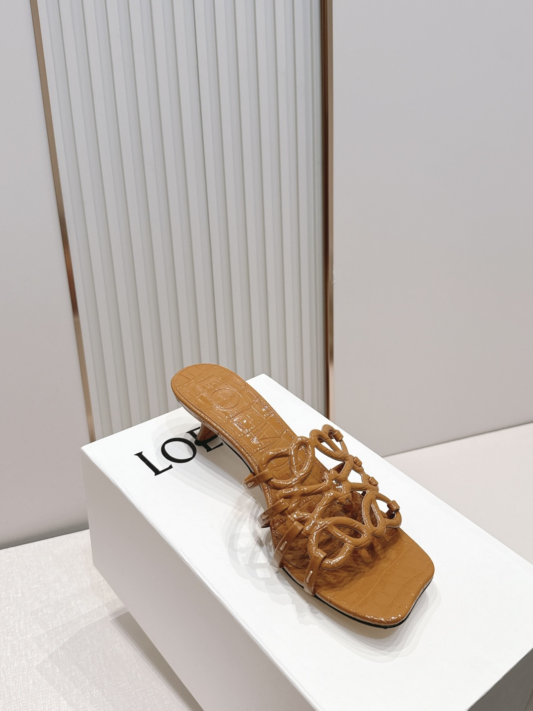小高跟款  LOEWE 罗意威 26ss春夏新品拖鞋系列品牌经典鞋面 高级优雅 让你念念不忘 颜色也很耐