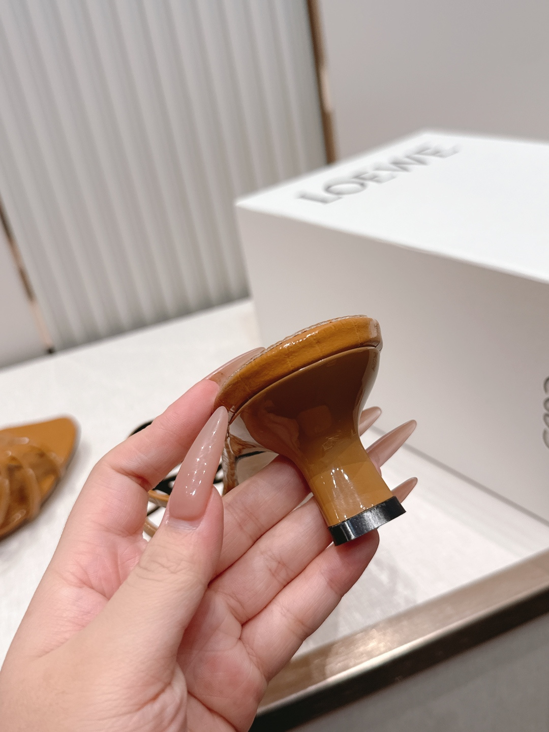 小高跟款  LOEWE 罗意威 26ss春夏新品拖鞋系列品牌经典鞋面 高级优雅 让你念念不忘 颜色也很耐