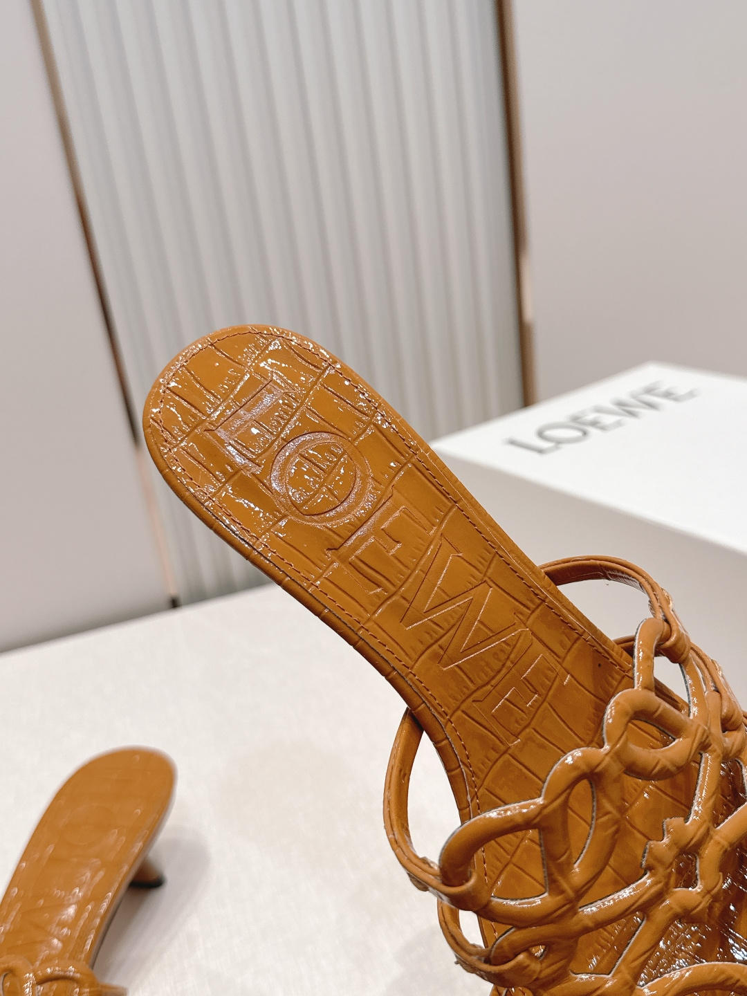 小高跟款  LOEWE 罗意威 26ss春夏新品拖鞋系列品牌经典鞋面 高级优雅 让你念念不忘 颜色也很耐