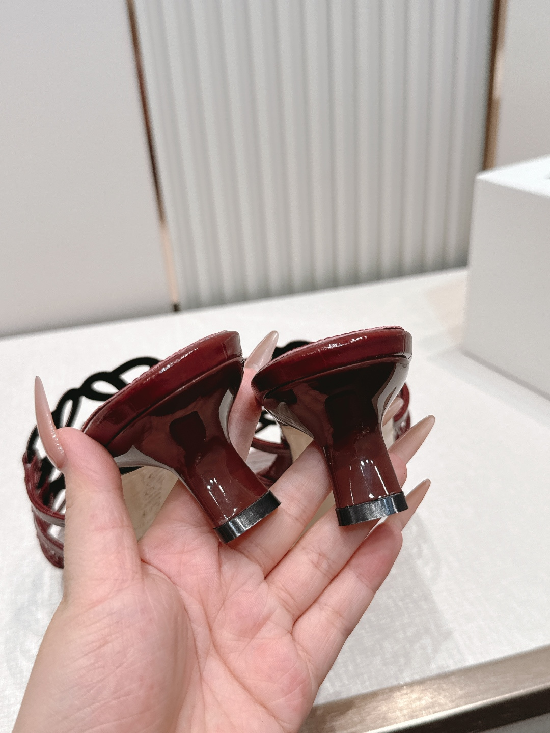 小高跟款  LOEWE 罗意威 26ss春夏新品拖鞋系列品牌经典鞋面 高级优雅 让你念念不忘 颜色也很耐