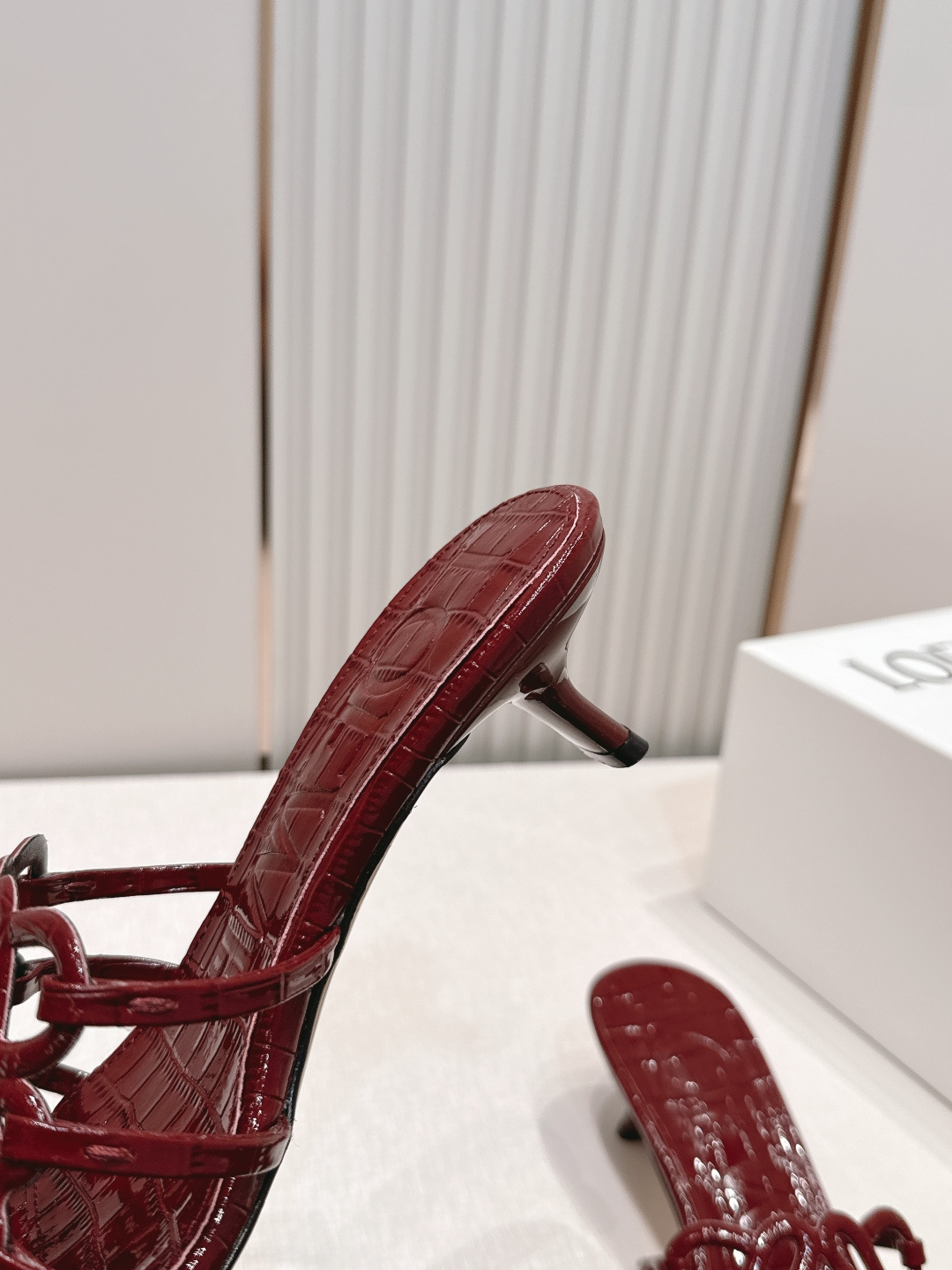 小高跟款  LOEWE 罗意威 26ss春夏新品拖鞋系列品牌经典鞋面 高级优雅 让你念念不忘 颜色也很耐