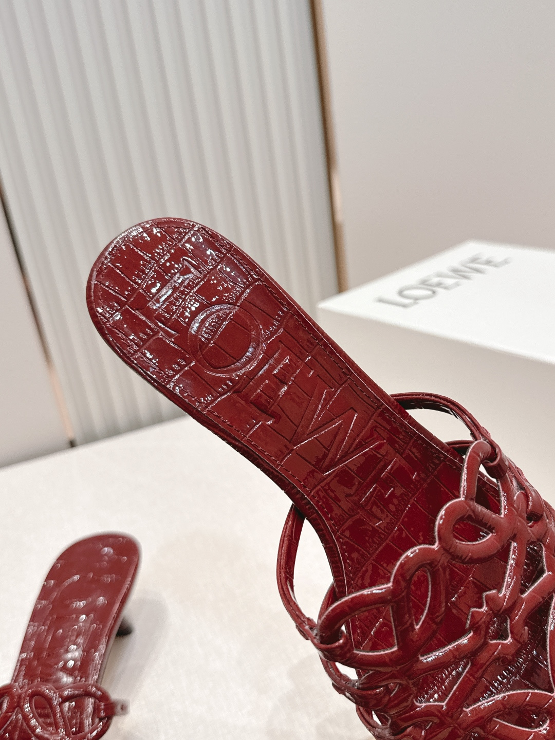 小高跟款  LOEWE 罗意威 26ss春夏新品拖鞋系列品牌经典鞋面 高级优雅 让你念念不忘 颜色也很耐