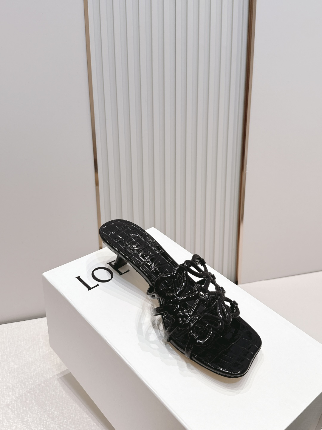 小高跟款  LOEWE 罗意威 26ss春夏新品拖鞋系列品牌经典鞋面 高级优雅 让你念念不忘 颜色也很耐