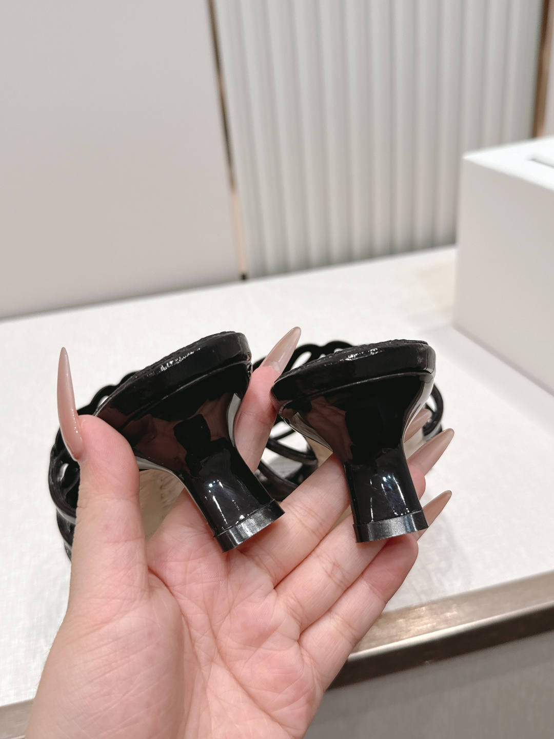 小高跟款  LOEWE 罗意威 26ss春夏新品拖鞋系列品牌经典鞋面 高级优雅 让你念念不忘 颜色也很耐