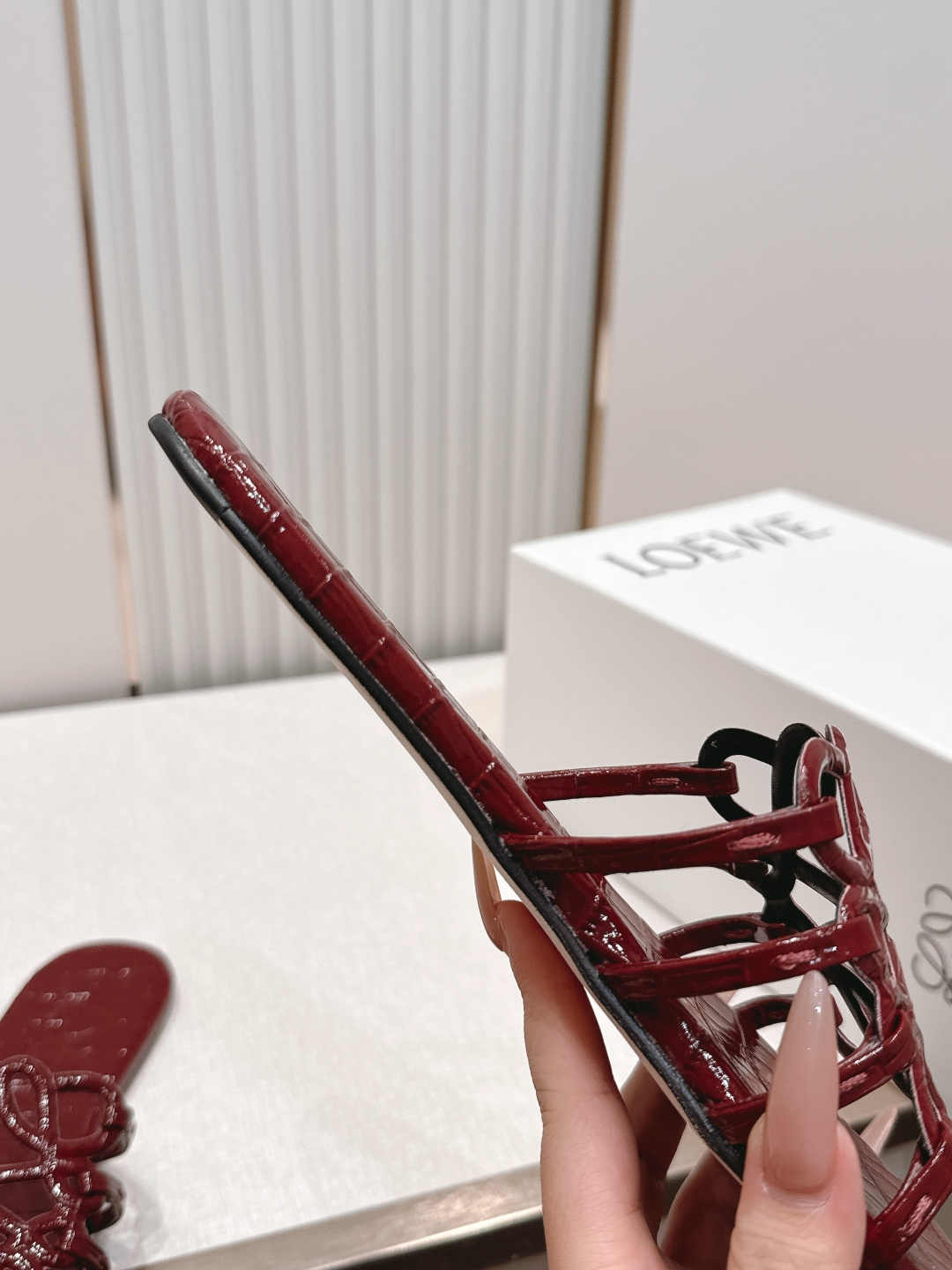 平底款  LOEWE 罗意威 26ss春夏新品拖鞋系列品牌经典鞋面 高级优雅 让你念念不忘 颜色也很耐看