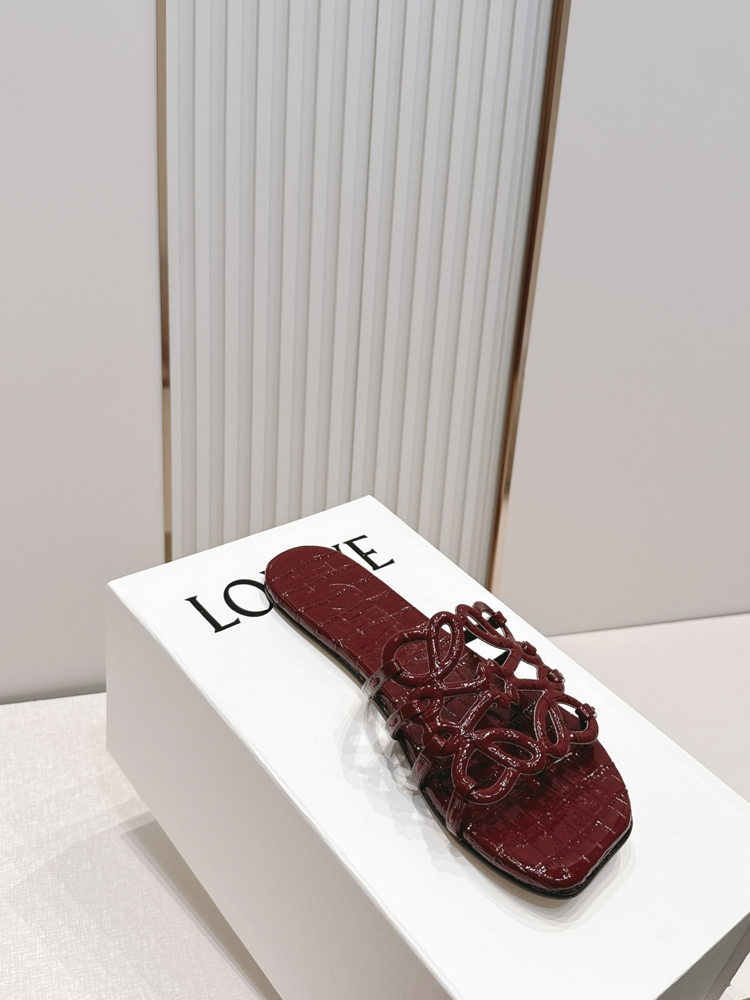 平底款  LOEWE 罗意威 26ss春夏新品拖鞋系列品牌经典鞋面 高级优雅 让你念念不忘 颜色也很耐看