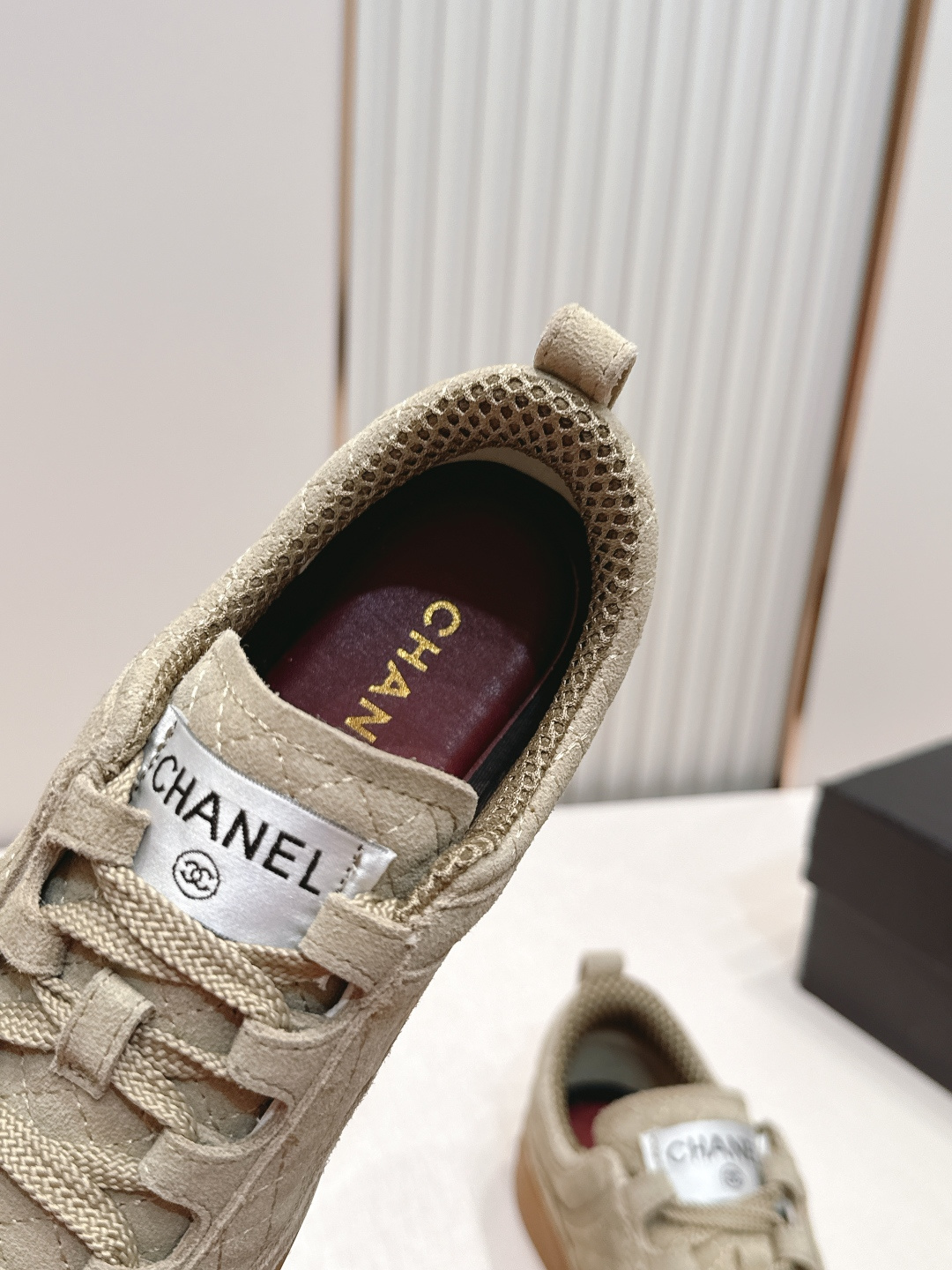 Chanel 香奈儿26A最新款系带休闲鞋 德训鞋 最新火爆款 经典舒适结合   低调奢华懒人鞋，休闲不