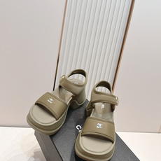 CHANEL香奈儿 2026vs夏季新款凉鞋系列……圆头厚底凉鞋 制皮面、颜色、定制独特的穿皮条复杂工艺 CHANEL香奈儿 2026vs夏季新款凉鞋系列……圆头厚底凉鞋 制皮面、颜色、定制独特的穿皮条复杂工艺