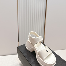 CHANEL香奈儿 2026vs夏季新款凉鞋系列……圆头厚底凉鞋 制皮面、颜色、定制独特的穿皮条复杂工艺 CHANEL香奈儿 2026vs夏季新款凉鞋系列……圆头厚底凉鞋 制皮面、颜色、定制独特的穿皮条复杂工艺