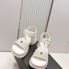 CHANEL香奈儿 2026vs夏季新款凉鞋系列……圆头厚底凉鞋 制皮面、颜色、定制独特的穿皮条复杂工艺 CHANEL香奈儿 2026vs夏季新款凉鞋系列……圆头厚底凉鞋 制皮面、颜色、定制独特的穿皮条复杂工艺