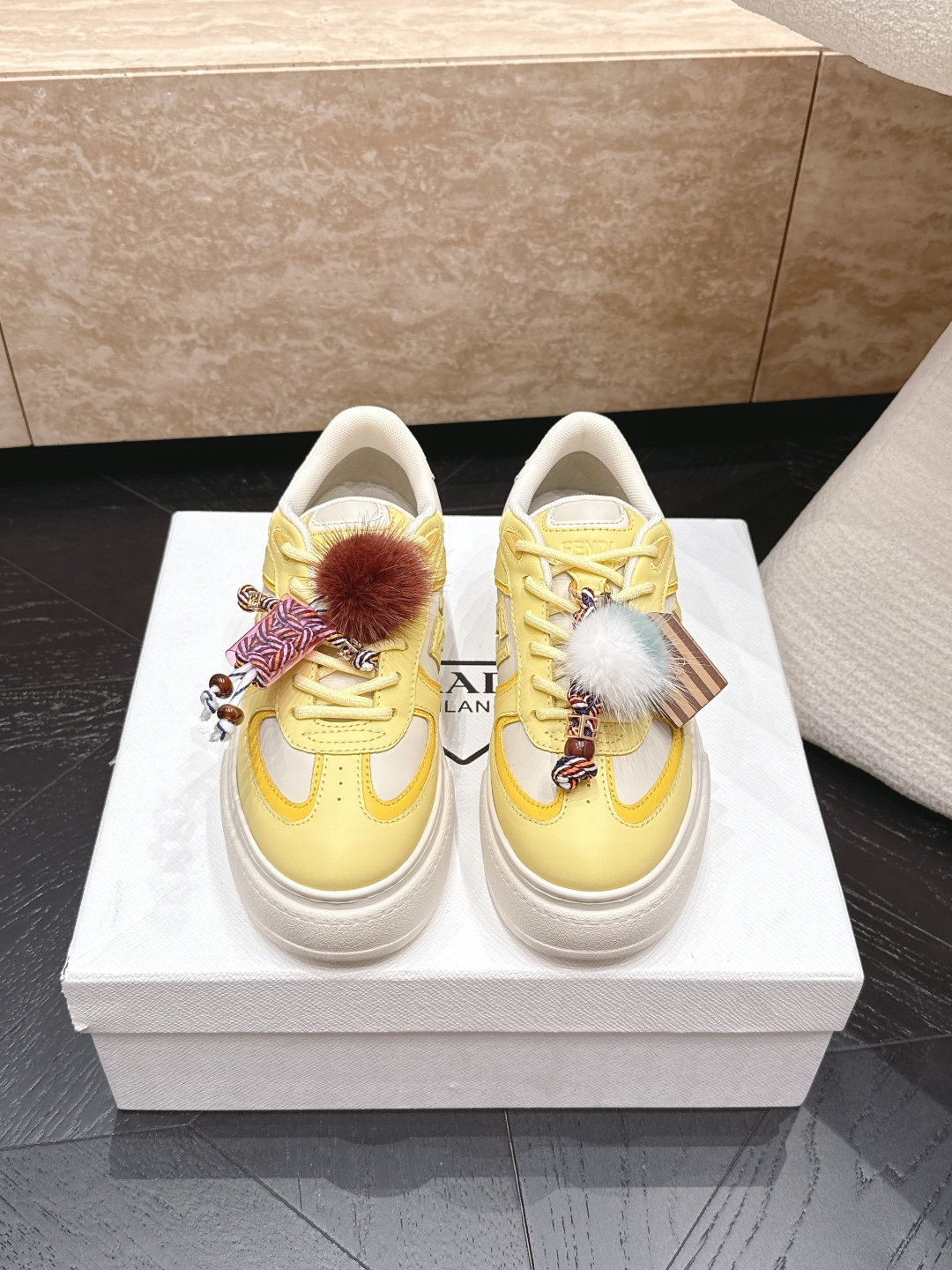 NO:885627,The highest version is out, super hot, the latest version Fendi Fendi 2026 thick-soled doll sneakers casual sports shoes FD match upgraded new style full leather splicing original different color matching dolls cute and playful fresh blood injection plus FF retro design super good-looking and versatile upper cowhide splicing combination double F logo raised on the side and breathable cloth inside, light, comfortable and versatile original TPU foam outsole  Size, women's 35-40, casual shoes/sports shoes, fendi, fendi, sneakers, cowhide19860909最高版 出 超火爆 最新版面 Fendi芬迪2026厚底玩偶板鞋休闲运动鞋 FD match 升级新款 全皮面拼接 原版不同配色玩偶 可爱俏皮 新鲜血液注入加FF复古的设计 超好看百搭 鞋面牛皮面拼接组合 侧面凸起的双F logo内里采用透气布里 轻便 舒适百搭 原版TPu发泡大底 码数,女款35-40,休闲鞋/运动鞋,fendi,fendi,sneakers,cowhide,Women's Shoes