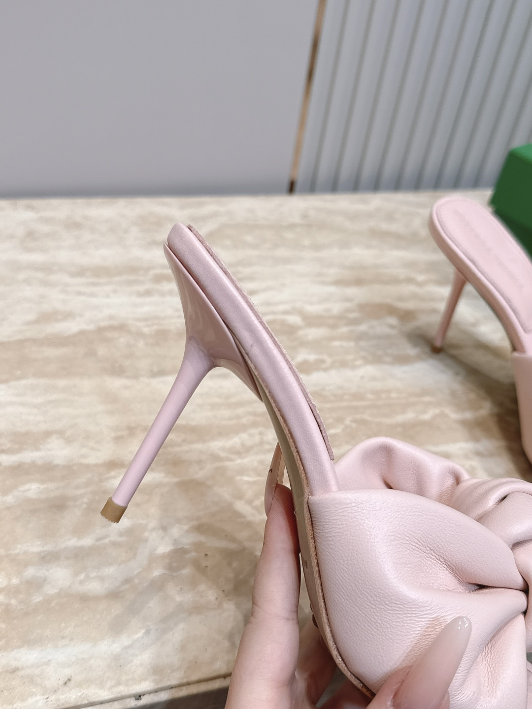 BV Cherry Flat Mule 舒适百搭 拖鞋 高跟 设计 舒适小羊皮 打结🪢 系列 跟高 9 