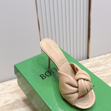 BV Cherry Flat Mule 舒适百搭 拖鞋 高跟 设计 舒适小羊皮 打结🪢 系列 跟高 9 BV Cherry Flat Mule 舒适百搭 拖鞋 高跟 设计 舒适小羊皮 打结🪢 系列 跟高 9