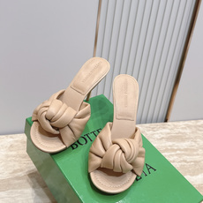 BV Cherry Flat Mule 舒适百搭 拖鞋 高跟 设计 舒适小羊皮 打结🪢 系列 跟高 9 BV Cherry Flat Mule 舒适百搭 拖鞋 高跟 设计 舒适小羊皮 打结🪢 系列 跟高 9