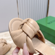 BV Cherry Flat Mule 舒适百搭 拖鞋 高跟 设计 舒适小羊皮 打结🪢 系列 跟高 9 BV Cherry Flat Mule 舒适百搭 拖鞋 高跟 设计 舒适小羊皮 打结🪢 系列 跟高 9