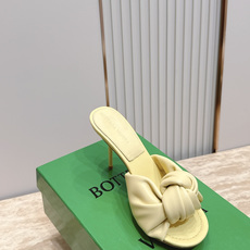 BV Cherry Flat Mule 舒适百搭 拖鞋 高跟 设计 舒适小羊皮 打结🪢 系列 跟高 9 BV Cherry Flat Mule 舒适百搭 拖鞋 高跟 设计 舒适小羊皮 打结🪢 系列 跟高 9