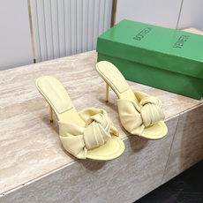 BV Cherry Flat Mule 舒适百搭 拖鞋 高跟 设计 舒适小羊皮 打结🪢 系列 跟高 9 BV Cherry Flat Mule 舒适百搭 拖鞋 高跟 设计 舒适小羊皮 打结🪢 系列 跟高 9