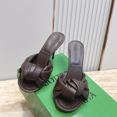 BV Cherry Flat Mule 舒适百搭 拖鞋 高跟 设计 舒适小羊皮 打结🪢 系列 跟高 9 BV Cherry Flat Mule 舒适百搭 拖鞋 高跟 设计 舒适小羊皮 打结🪢 系列 跟高 9