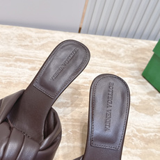 BV Cherry Flat Mule 舒适百搭 拖鞋 高跟 设计 舒适小羊皮 打结🪢 系列 跟高 9 BV Cherry Flat Mule 舒适百搭 拖鞋 高跟 设计 舒适小羊皮 打结🪢 系列 跟高 9