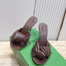 BV Cherry Flat Mule 舒适百搭 拖鞋 高跟 设计 舒适小羊皮 打结🪢 系列 跟高 9 BV Cherry Flat Mule 舒适百搭 拖鞋 高跟 设计 舒适小羊皮 打结🪢 系列 跟高 9