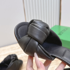 BV Cherry Flat Mule 舒适百搭 拖鞋 高跟 设计 舒适小羊皮 打结🪢 系列 跟高 9 BV Cherry Flat Mule 舒适百搭 拖鞋 高跟 设计 舒适小羊皮 打结🪢 系列 跟高 9