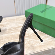 BV Cherry Flat Mule 舒适百搭 拖鞋 高跟 设计 舒适小羊皮 打结🪢 系列 跟高 9 BV Cherry Flat Mule 舒适百搭 拖鞋 高跟 设计 舒适小羊皮 打结🪢 系列 跟高 9