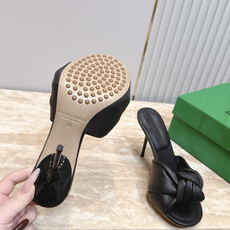 BV Cherry Flat Mule 舒适百搭 拖鞋 高跟 设计 舒适小羊皮 打结🪢 系列 跟高 9 BV Cherry Flat Mule 舒适百搭 拖鞋 高跟 设计 舒适小羊皮 打结🪢 系列 跟高 9
