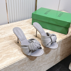 BV Cherry Flat Mule 舒适百搭 拖鞋 高跟 设计 舒适小羊皮 打结🪢 系列 跟高 9 BV Cherry Flat Mule 舒适百搭 拖鞋 高跟 设计 舒适小羊皮 打结🪢 系列 跟高 9