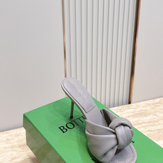 BV Cherry Flat Mule 舒适百搭 拖鞋 高跟 设计 舒适小羊皮 打结🪢 系列 跟高 9 BV Cherry Flat Mule 舒适百搭 拖鞋 高跟 设计 舒适小羊皮 打结🪢 系列 跟高 9